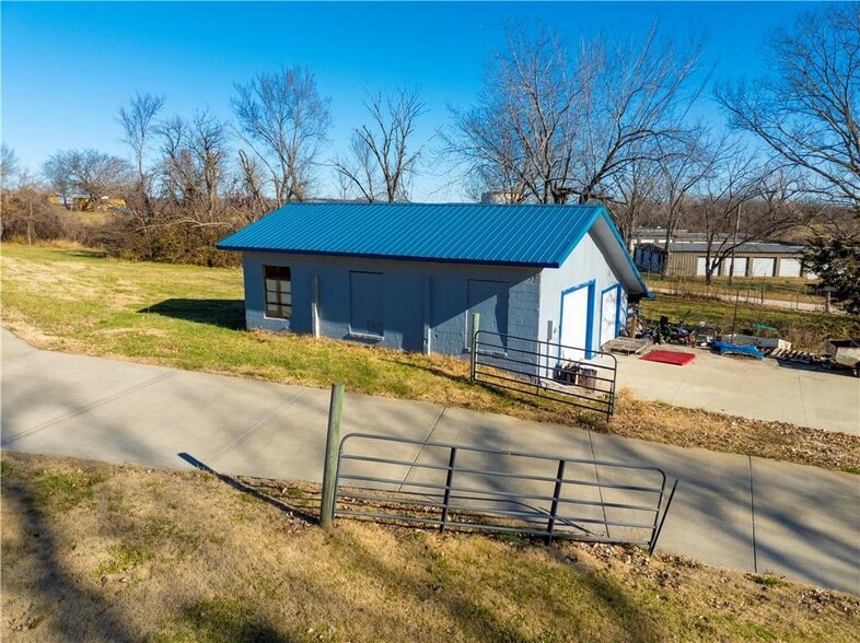 More Photos Of 13612 Stillwell Rd, Bonner Springs Auto Salvage Facility For Sale