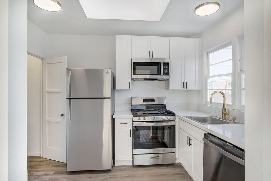 More Photos Of 1147 24th St, Santa Monica Apartments For Sale