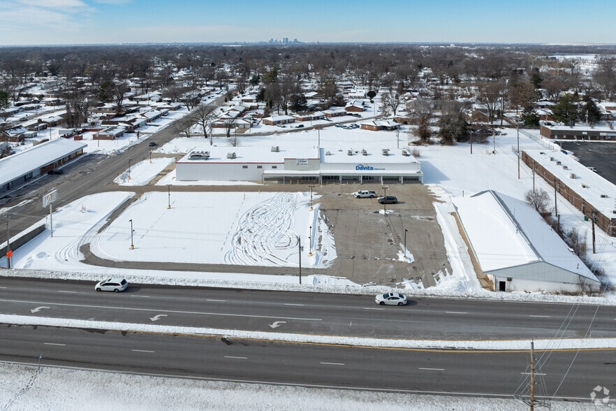 More Photos Of 4-10 Vieux Carre Dr, East Saint Louis Supermarket For Sale