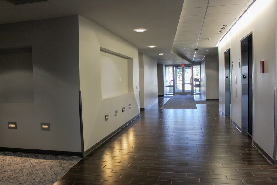 More Photos Of 18020 Burt St, Elkhorn Office For Lease