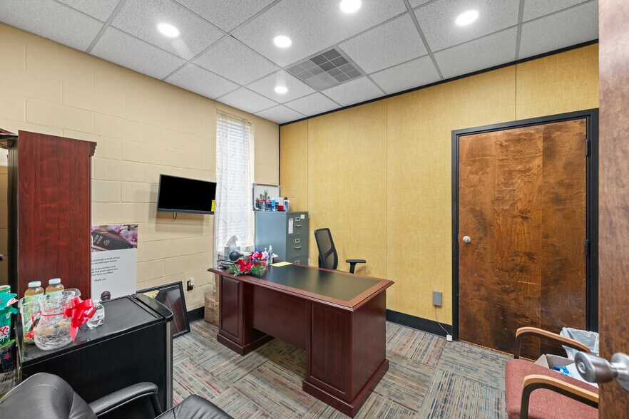 More Photos Of 3411 Covington Pike, Memphis Religious Facility For Sale