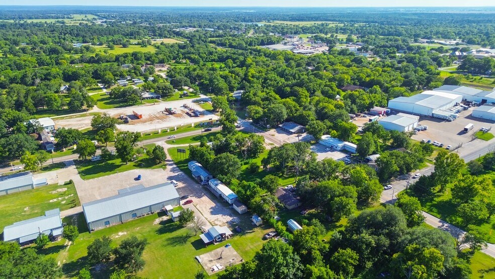 More Photos Of 109 Emory St, Trinity Industrial For Sale