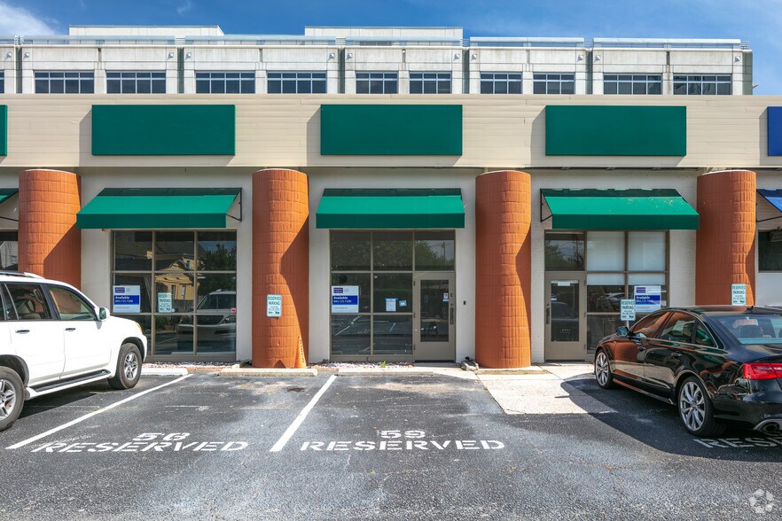 More Photos Of 480 E Bay St, Charleston General Retail For Lease