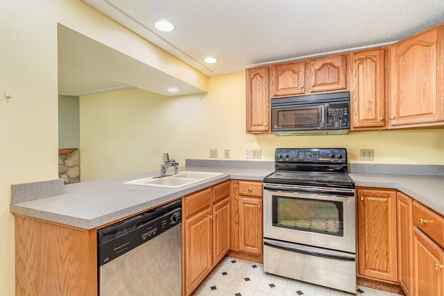 More Photos Of 13960 Lake Dr NE, Forest Lake Industrial For Sale