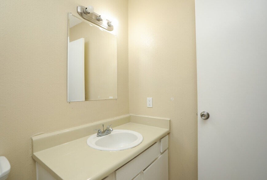 More Photos Of 2910 Old Lane City Rd, Wharton Apartments For Sale