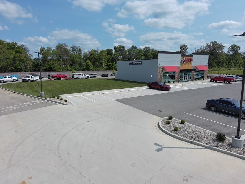 More Photos Of US 52 & S. 600 W., New Palestine Restaurant For Lease