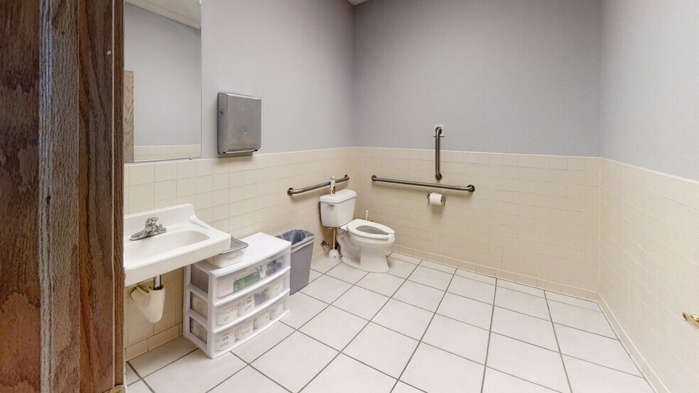 More Photos Of 112-118 S Main St, Medford Office For Sale