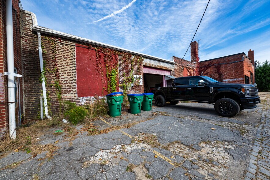 More Photos Of 1839 W Broad St, Richmond Storefront For Sale