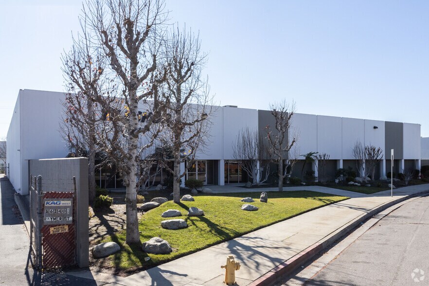 More Photos Of 8045 Woodley Ave, Van Nuys Unknown For Lease