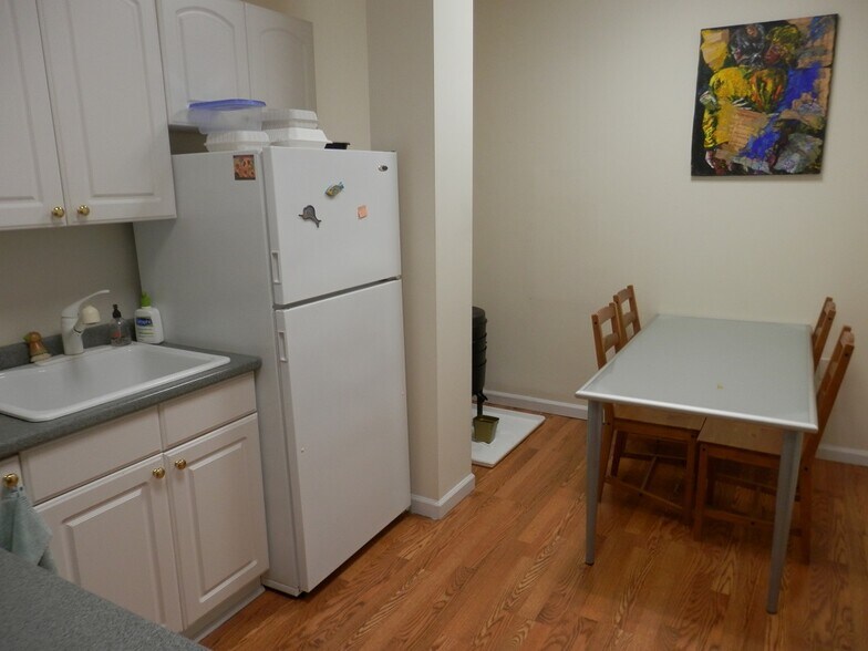 More Photos Of 103 Chesley Dr, Media Office For Lease