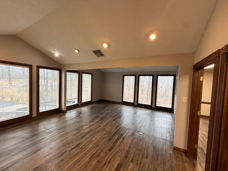 More Photos Of 6350 N Shadeland Ave, Indianapolis Office For Lease
