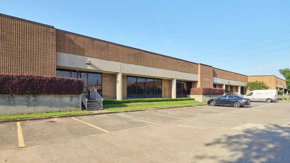 More Photos Of 8272 El Rio St, Houston Unknown For Lease