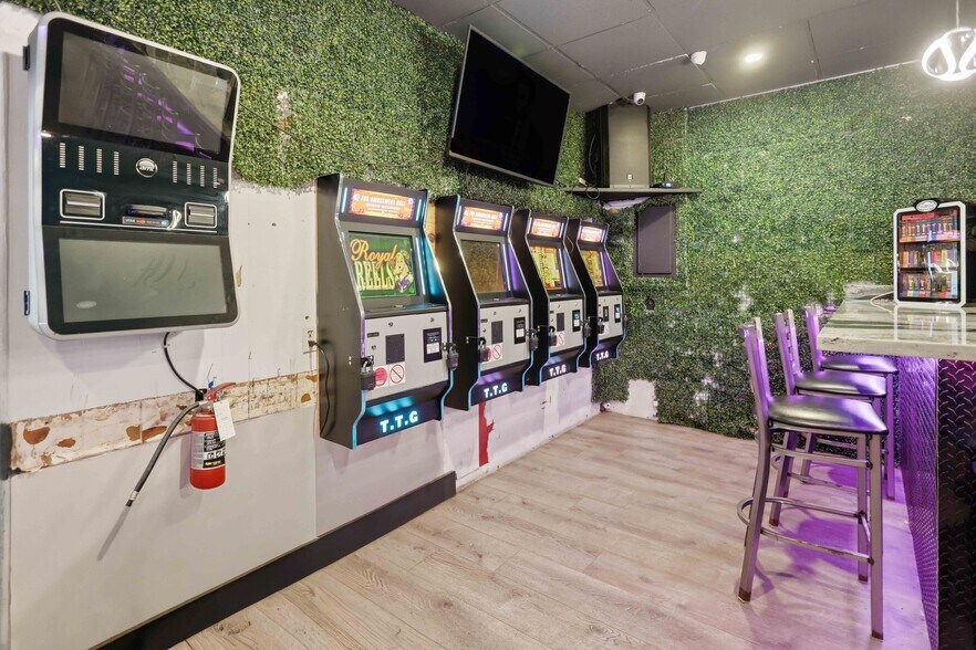 More Photos Of 1081 E 47th St, Hialeah Service Station For Sale