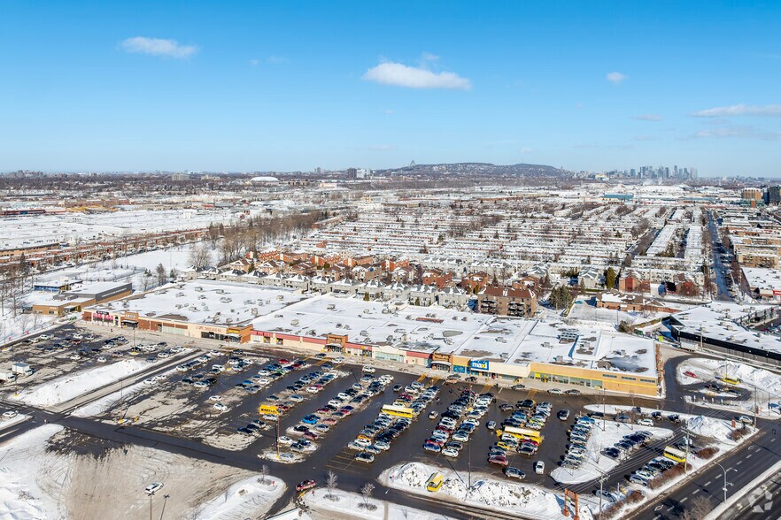 More Photos Of 2101 Av Dollard, Montréal Freestanding For Lease