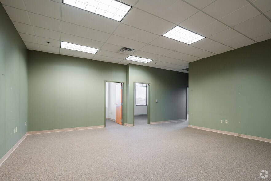 More Photos Of 16721-16765 Main St, Wildwood General Retail For Sale