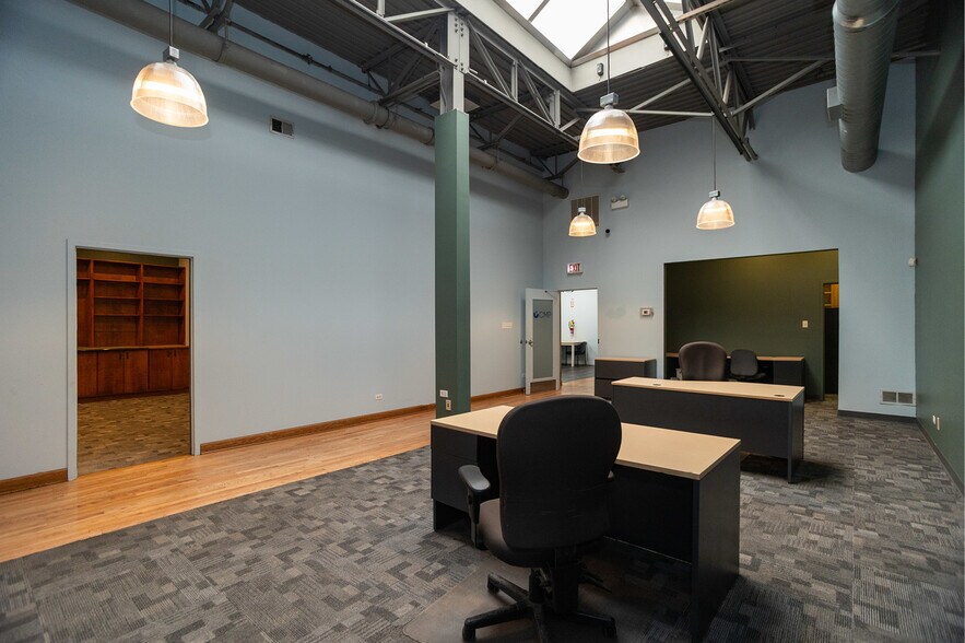 More Photos Of 248 N Leavitt St, Chicago Loft Creative Space For Lease