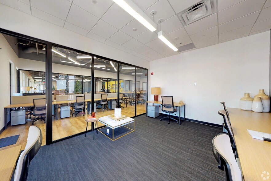 More Photos Of 2000 PGA Blvd, Palm Beach Gardens Coworking Space