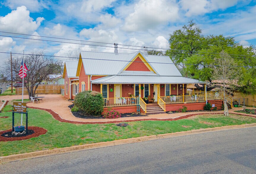 More Photos Of 1307 Wright St, Llano Freestanding For Sale