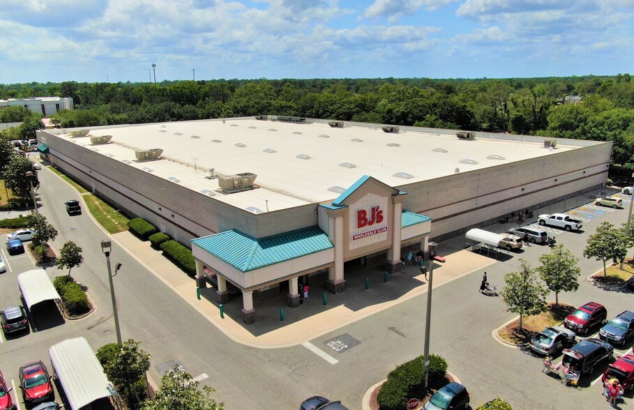 Primary Photo Of 560 Blanding Blvd, Orange Park Freestanding For Sale