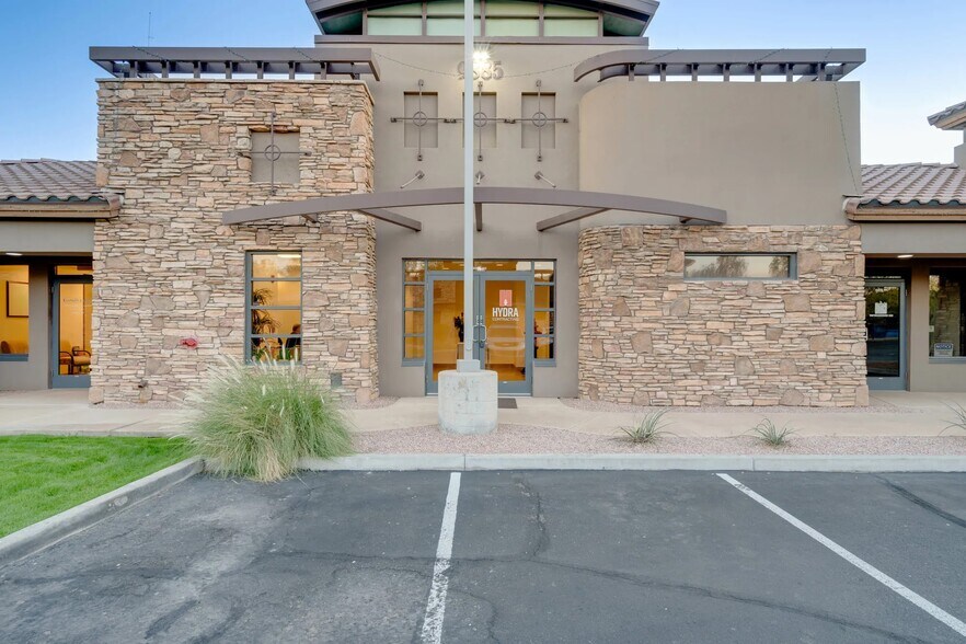 More Photos Of 9885 S Priest Dr, Tempe Medical For Lease