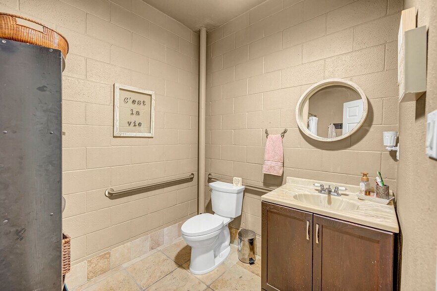 More Photos Of 3131 S Jones Blvd, Las Vegas Office For Sale