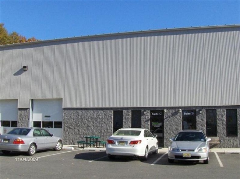 More Photos Of 1001 Lincoln Blvd, Middlesex Warehouse For Lease