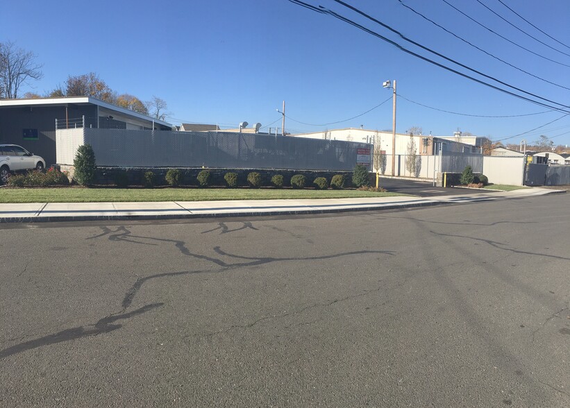 More Photos Of 89 Day St, Norwalk Warehouse For Lease