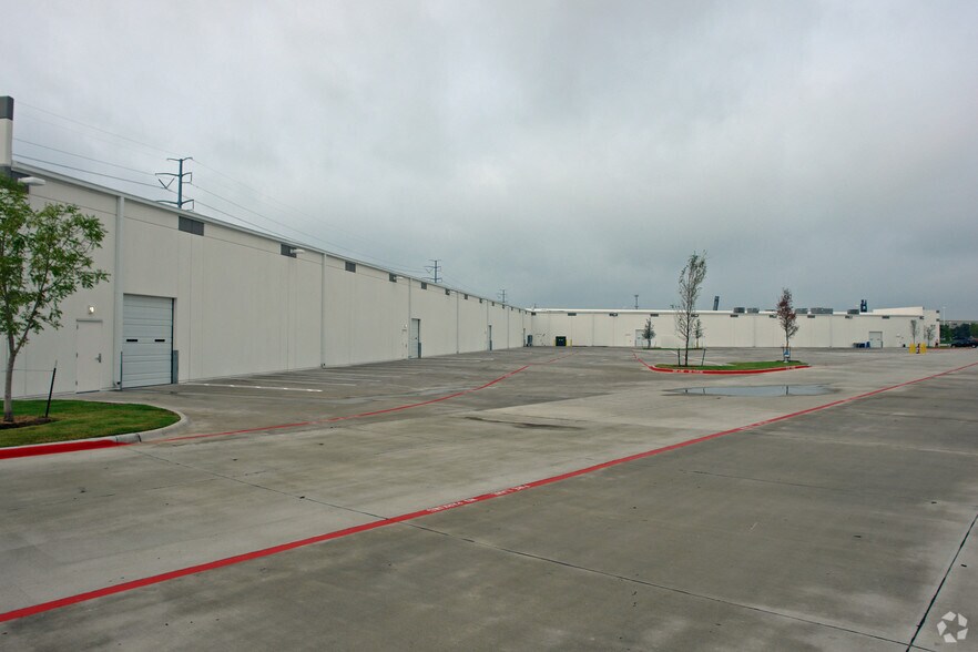 More Photos Of 2360 Crist Rd, Garland Light Distribution For Lease