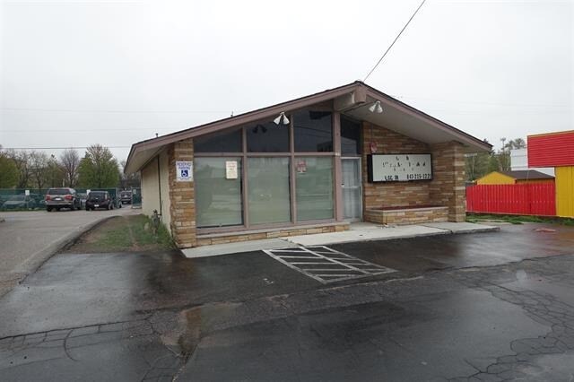 Primary Photo Of 257 Division St, Stevens Point General Retail For Lease
