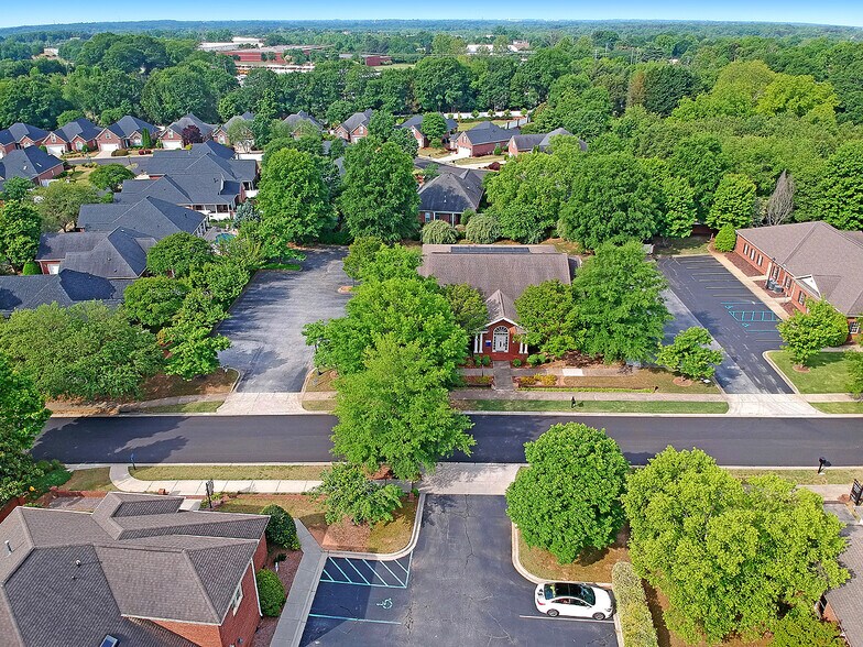 More Photos Of 304 Ashby Park Ln, Greenville Medical For Lease