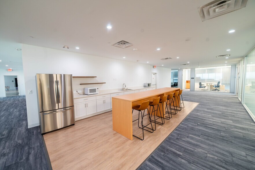 More Photos Of 9999 Bellaire Blvd, Houston Medical For Sale
