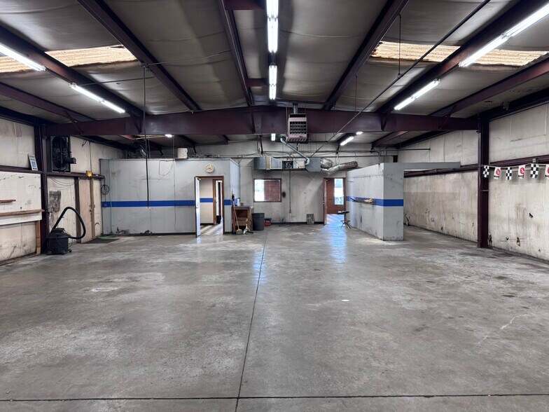 More Photos Of 293 Edwardia Dr, Greensboro Warehouse For Sale