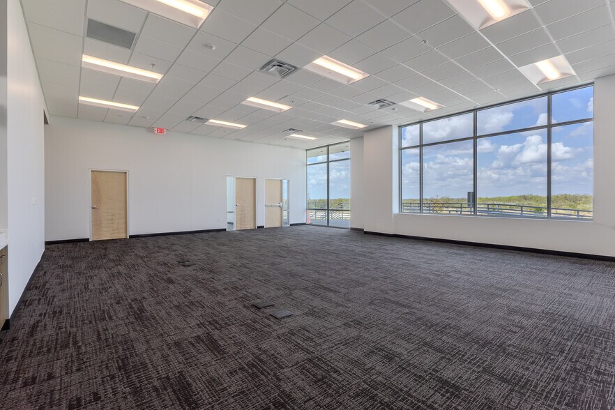 More Photos Of 102 Man United St, Laredo Distribution For Sale