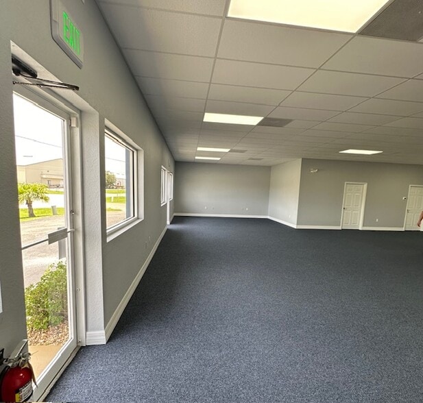 More Photos Of 23330 Harborview Rd, Port Charlotte Flex For Sale