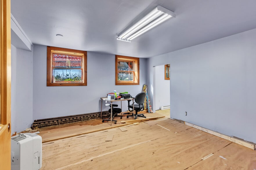 More Photos Of 203 Long Plain Rd, Whately Service For Sale