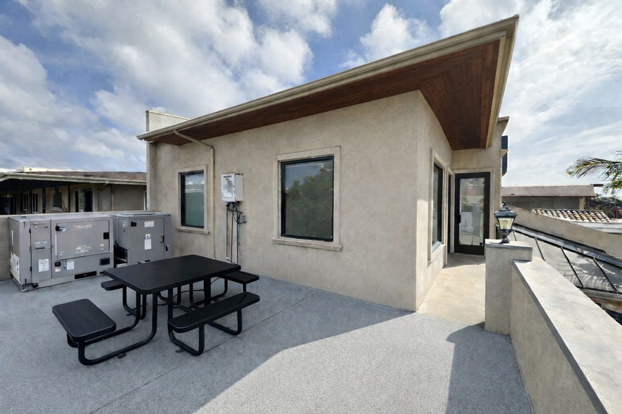 More Photos Of 2820 Shelter Island Dr, San Diego Medical For Sale