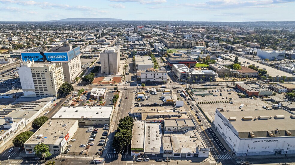 More Photos Of 236 W 18th St, Los Angeles Warehouse For Sale