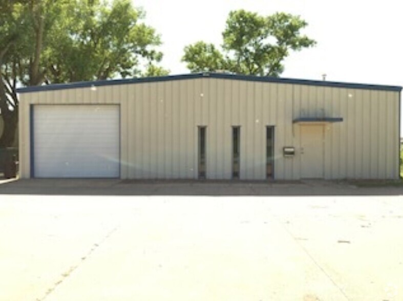 Primary Photo Of 1711 S Eisenhower St, Wichita Warehouse For Lease