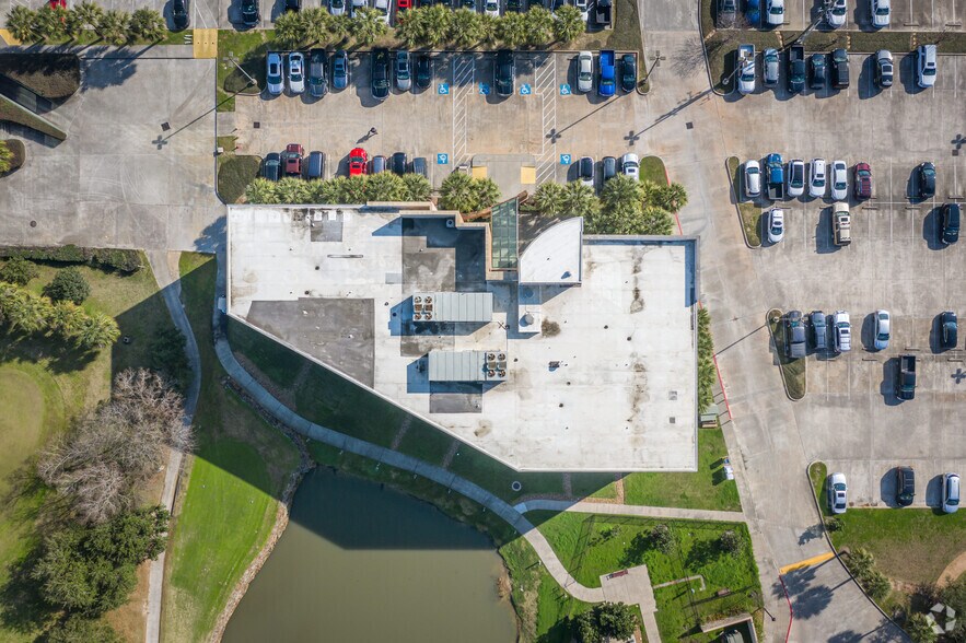 More Photos Of 7904 N Sam Houston Pky W, Houston Office For Lease