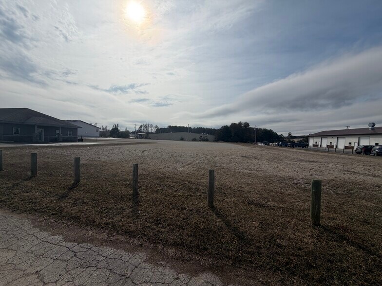 More Photos Of 2905 N Lincoln Rd, Escanaba General Retail For Sale