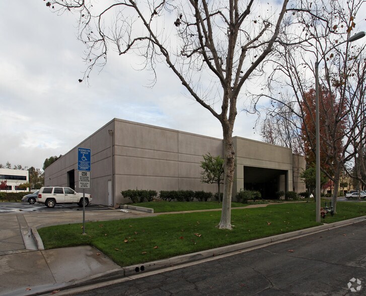 More Photos Of 2089 Anchor Ct, Newbury Park Warehouse For Lease