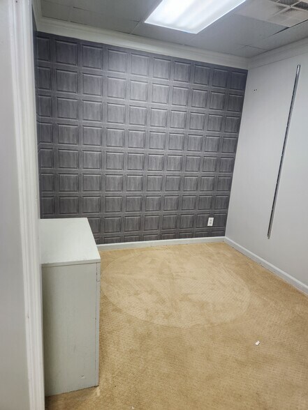 More Photos Of 102 Redfern Vlg, St Simons Island General Retail For Lease