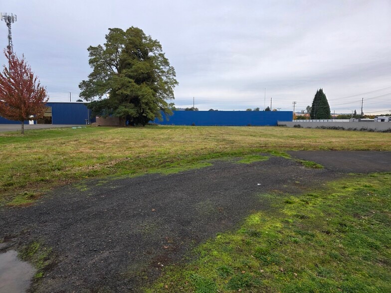 More Photos Of 624 9th Ave, Longview Land For Lease