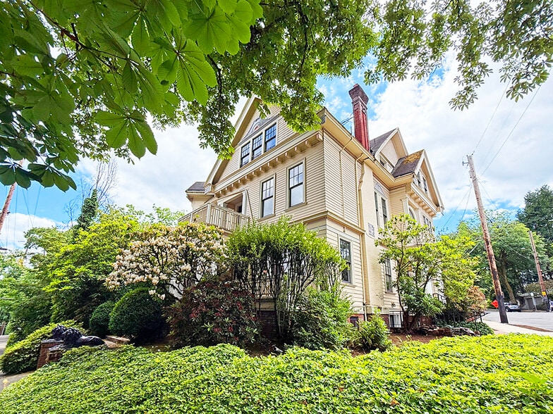 More Photos Of 1012 SW King Ave, Portland Office For Lease
