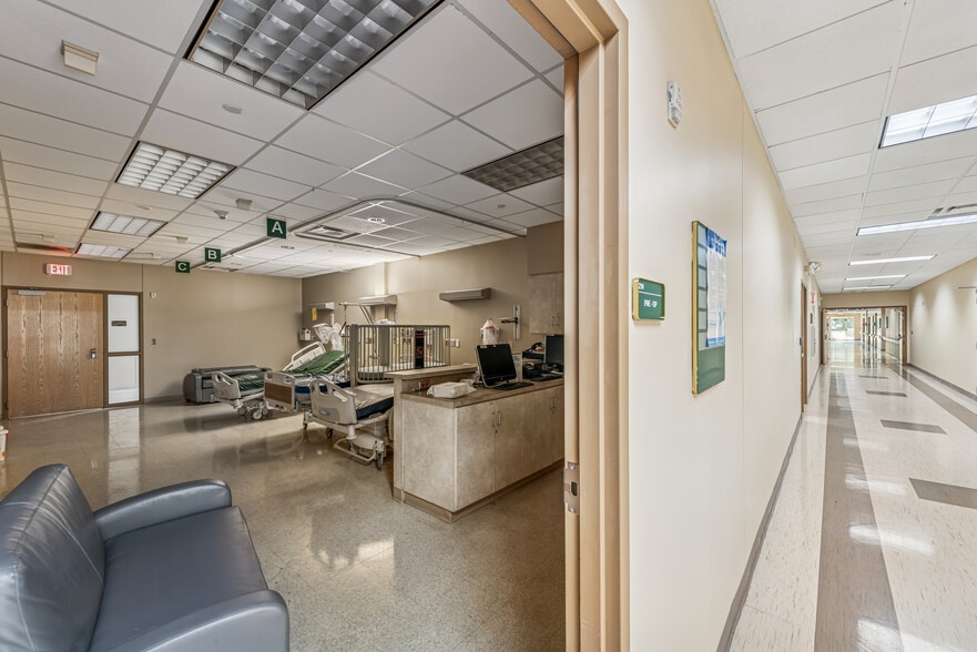 More Photos Of 1017 S Travis Ave, Cleveland Hospital For Sale