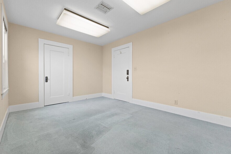 More Photos Of 700 College Ave, Santa Rosa Office For Sale