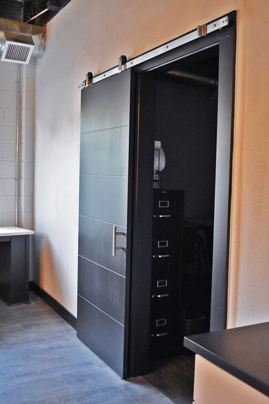 More Photos Of 6605 S Macadam Ave, Portland Loft Creative Space For Lease