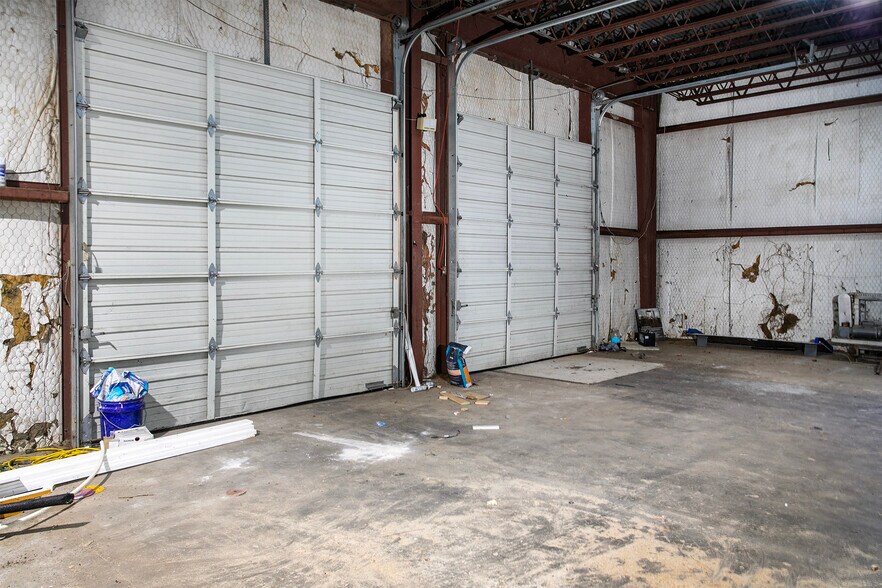 More Photos Of 414 US Highway 79 N, Henderson Industrial For Sale