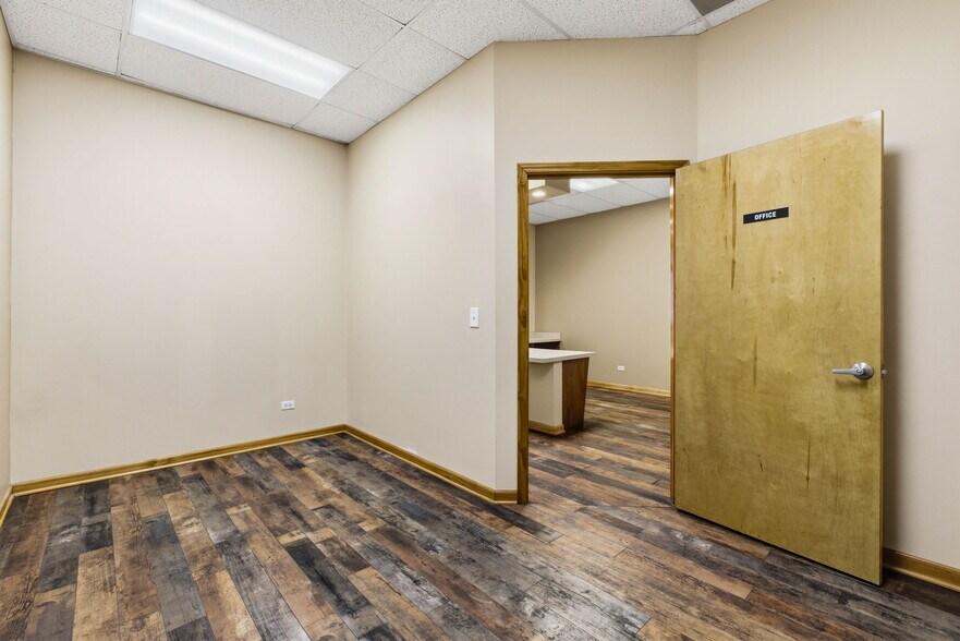 More Photos Of 2505-2507 N Halsted St, Chicago Storefront Retail Residential For Sale