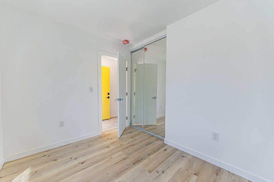 More Photos Of 4626 Wall St, Los Angeles Apartments For Sale
